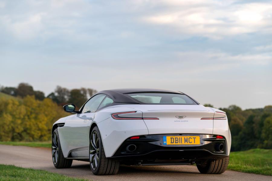  Aston Martin DB11 V8 2017 года  (UK) (фото 29 из 40)